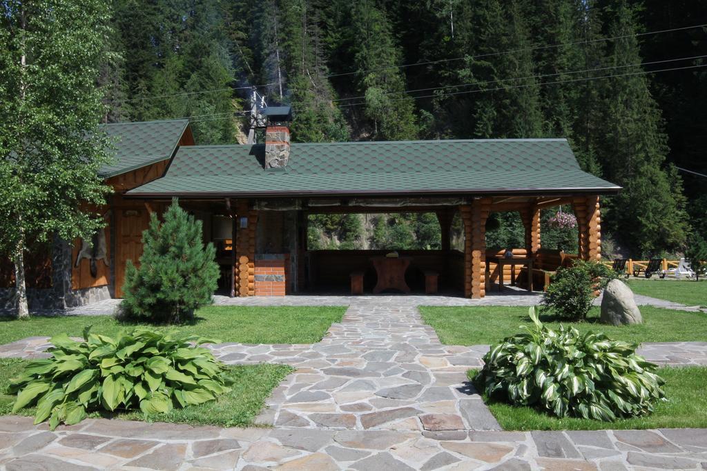 Forest House Hotel Tatariw